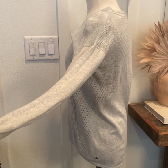 Lululemon Knit V Neck Long Sleeve Gray Perforated sweater - Picture 7 of 9